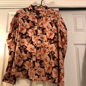 Blusa estampada floral de seda colores,